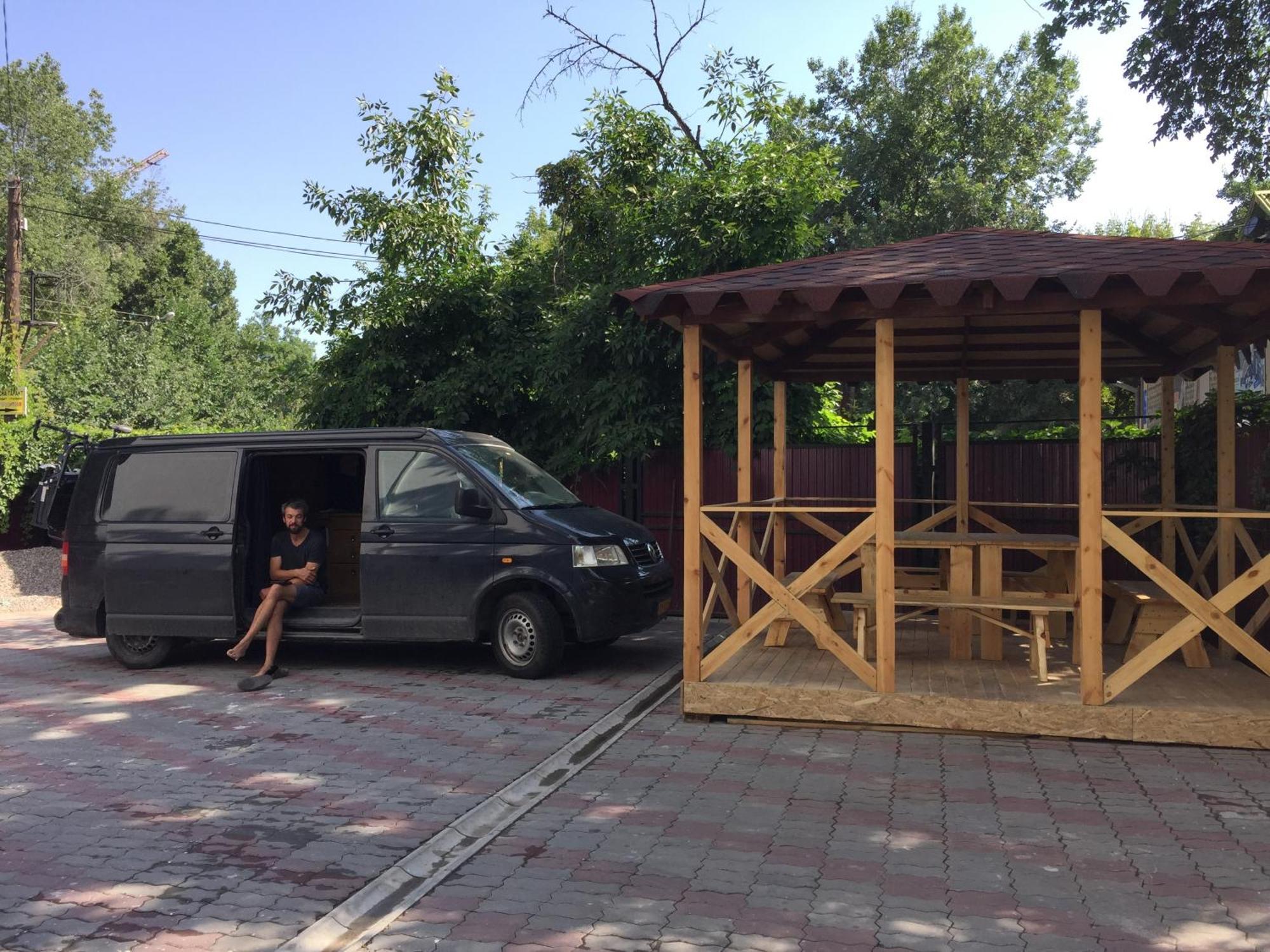 Fiveseasons Hostel Almaty Exterior photo