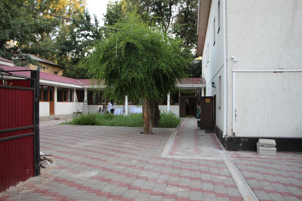 Fiveseasons Hostel Almaty Exterior photo