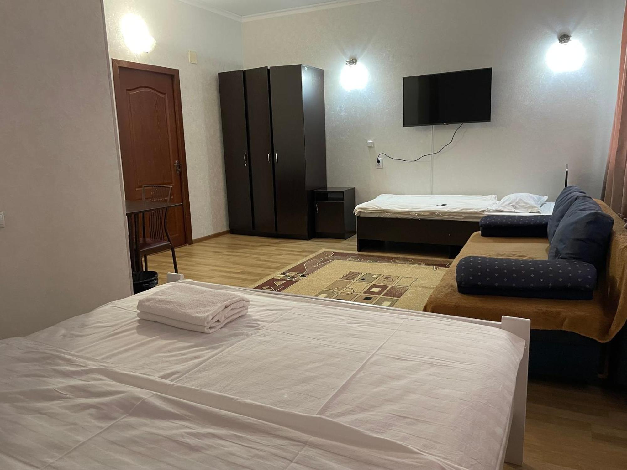 Fiveseasons Hostel Almaty Exterior photo