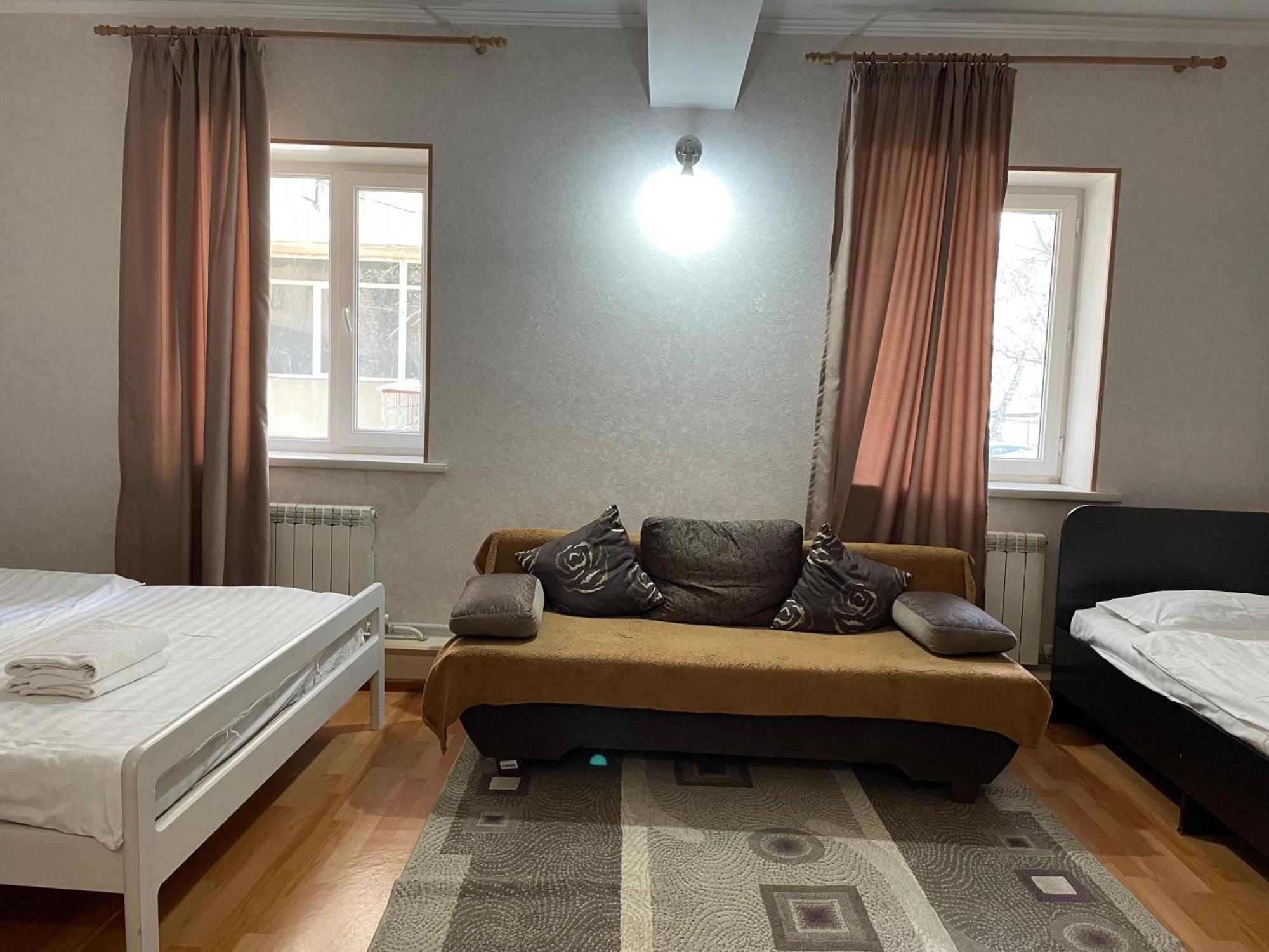 Fiveseasons Hostel Almaty Exterior photo