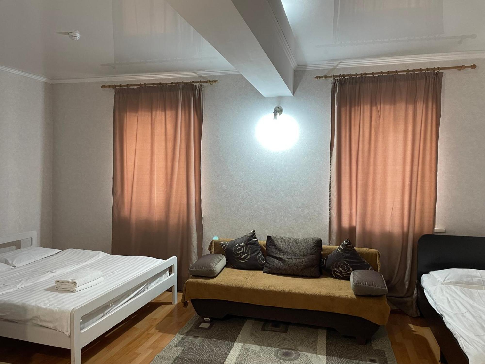 Fiveseasons Hostel Almaty Exterior photo