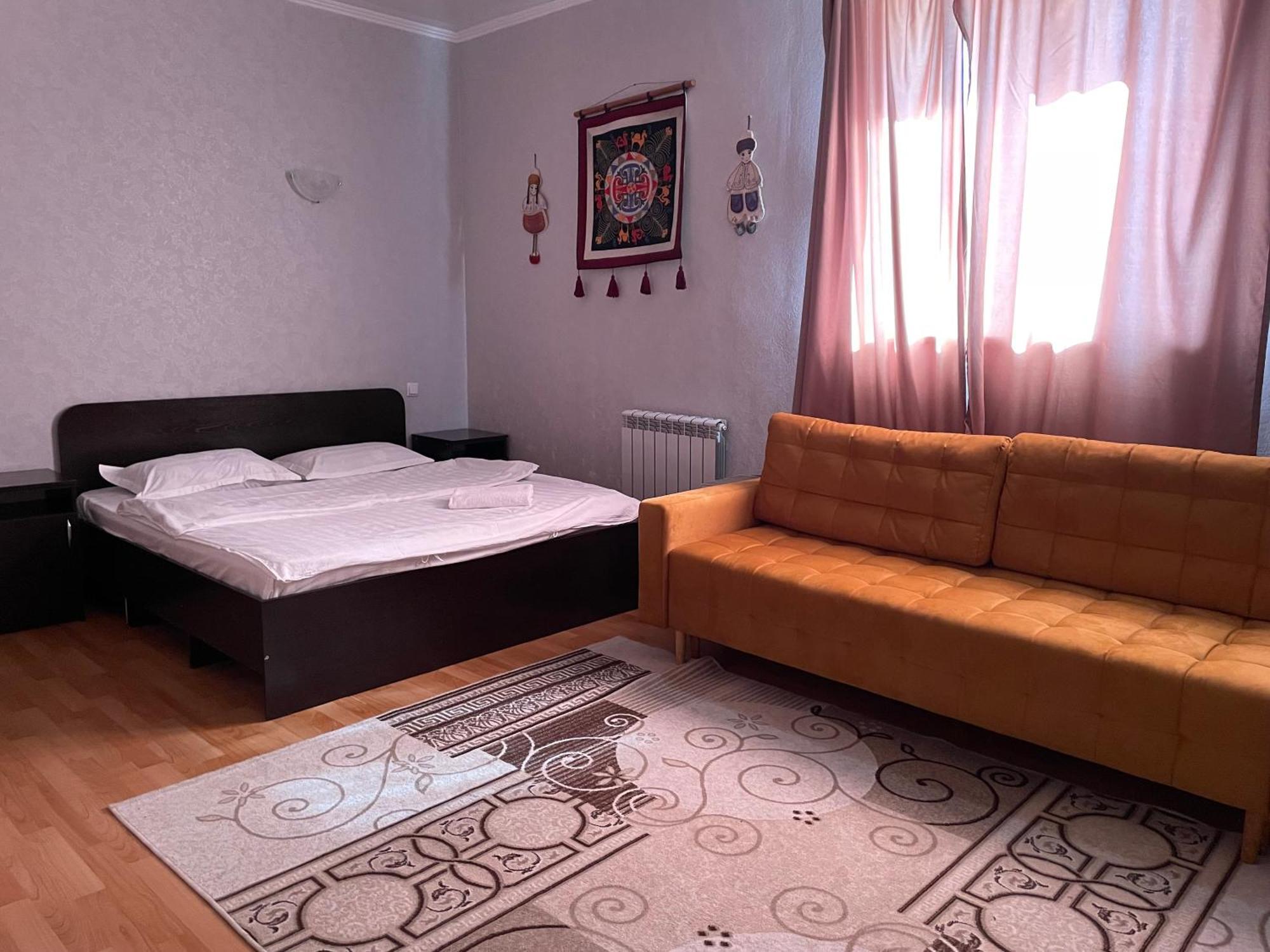 Fiveseasons Hostel Almaty Exterior photo