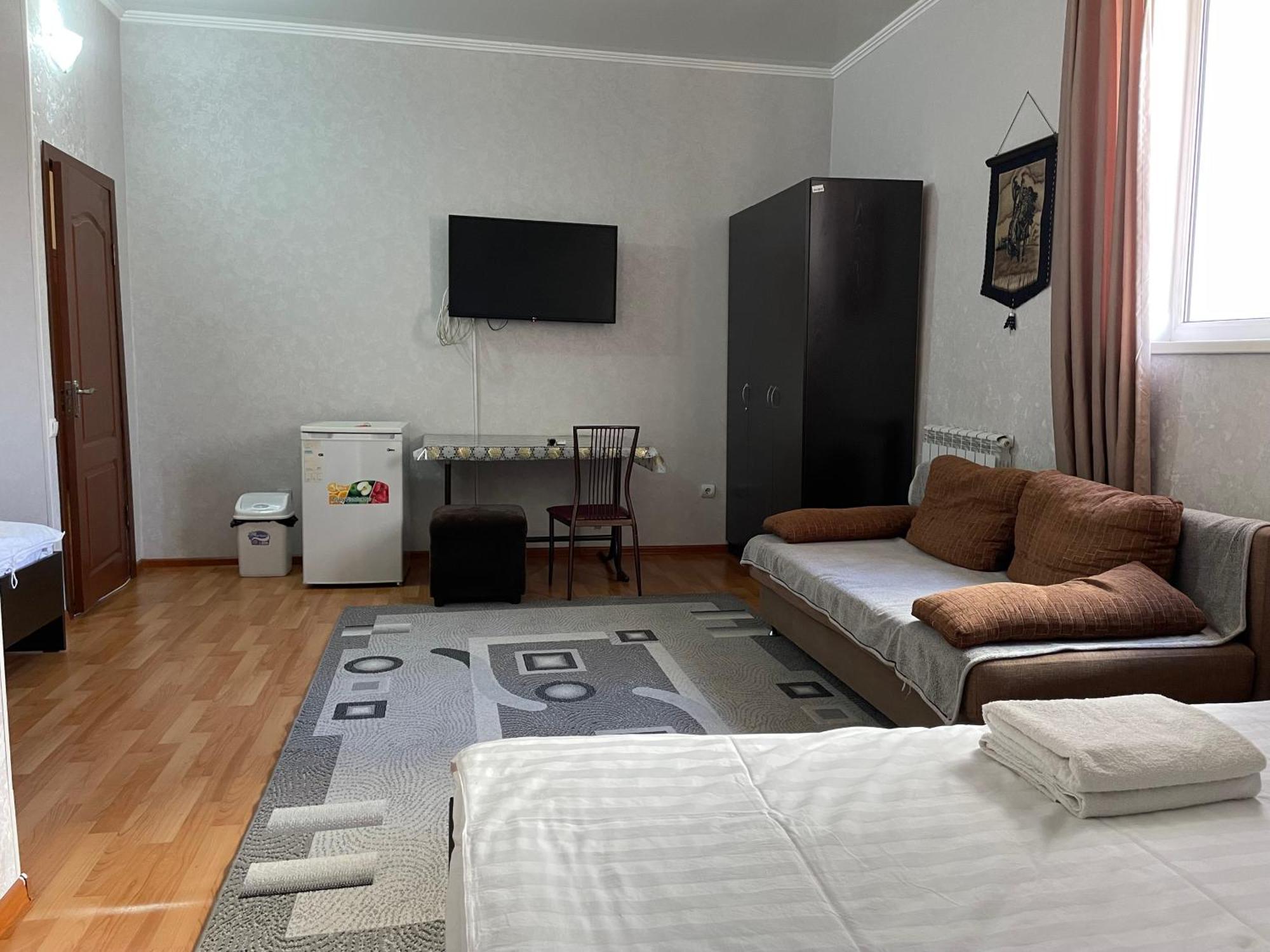 Fiveseasons Hostel Almaty Exterior photo