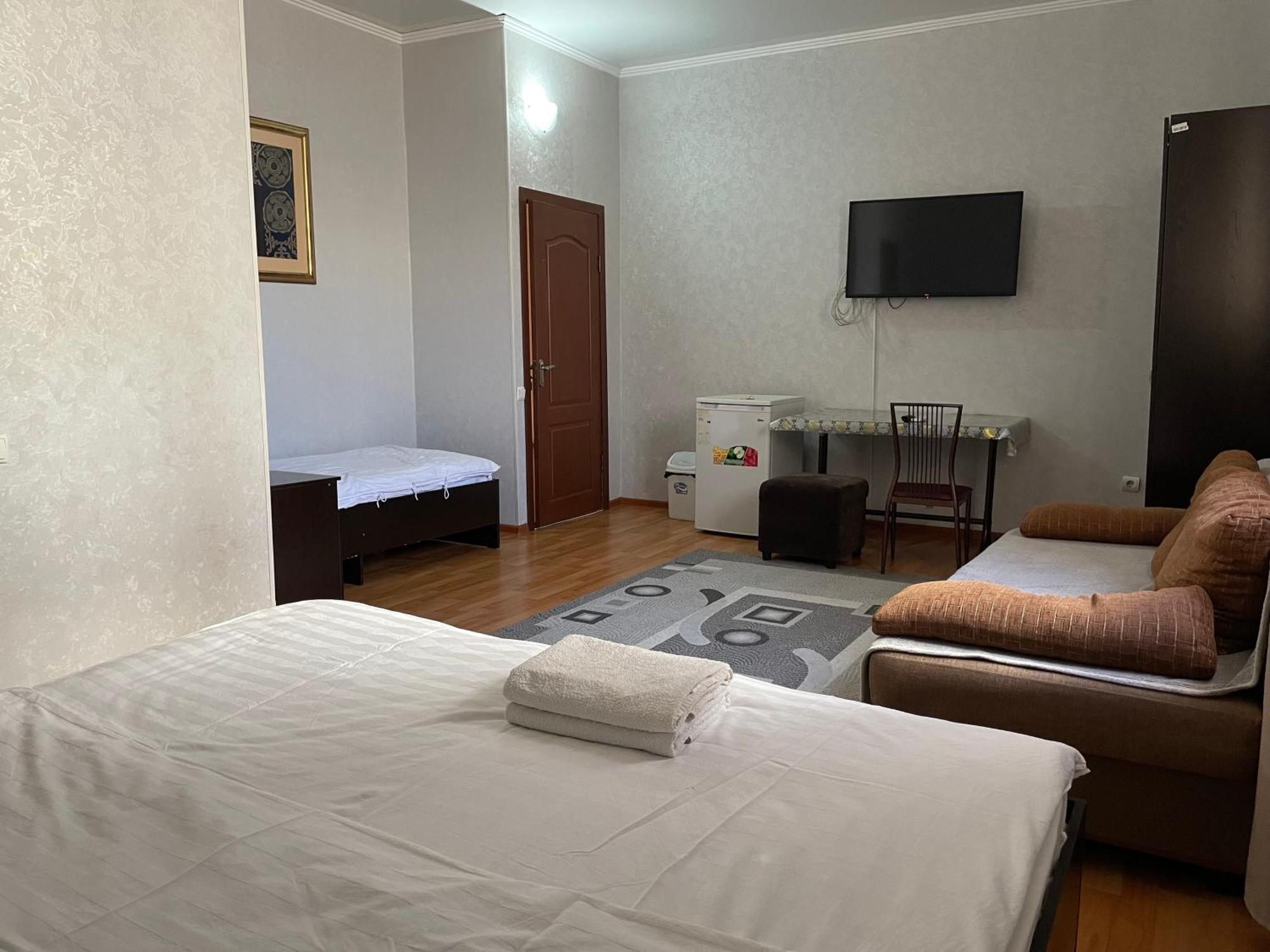 Fiveseasons Hostel Almaty Exterior photo