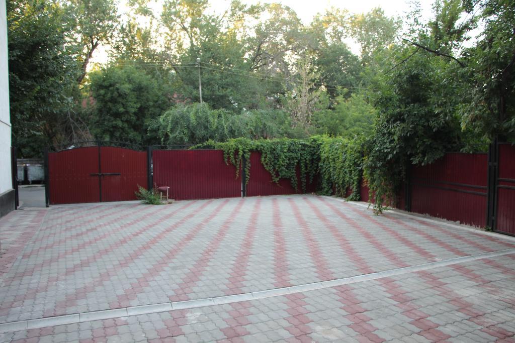 Fiveseasons Hostel Almaty Exterior photo