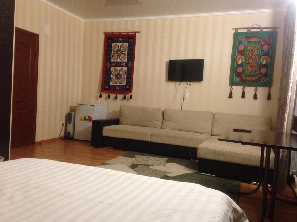 Fiveseasons Hostel Almaty Exterior photo