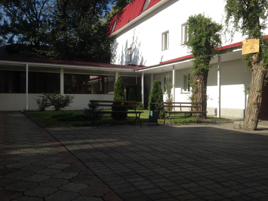 Fiveseasons Hostel Almaty Exterior photo