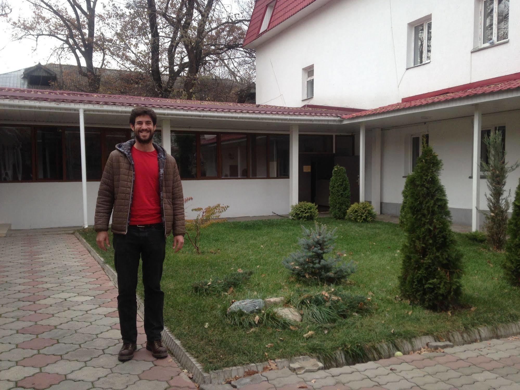 Fiveseasons Hostel Almaty Exterior photo