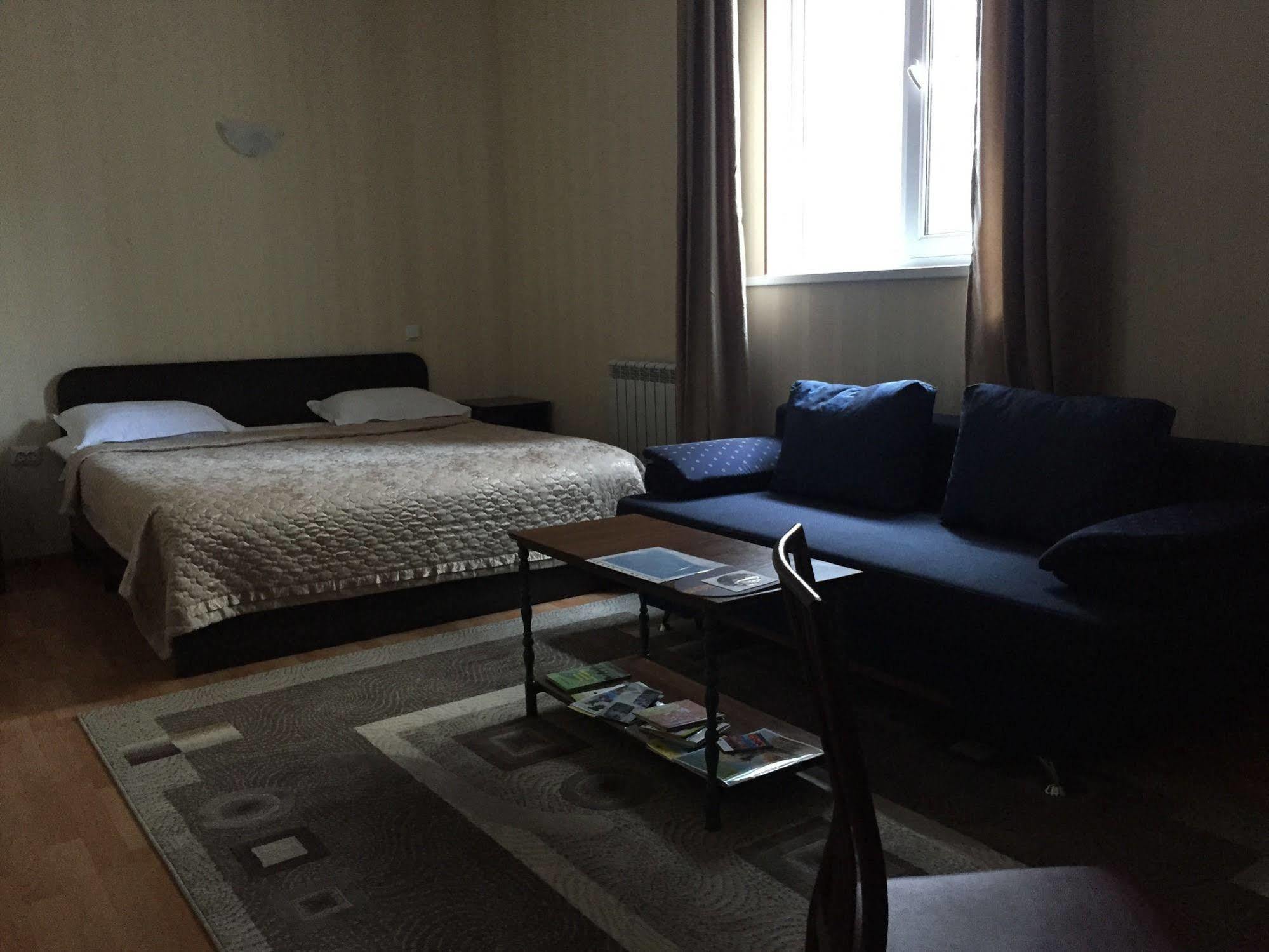 Fiveseasons Hostel Almaty Exterior photo
