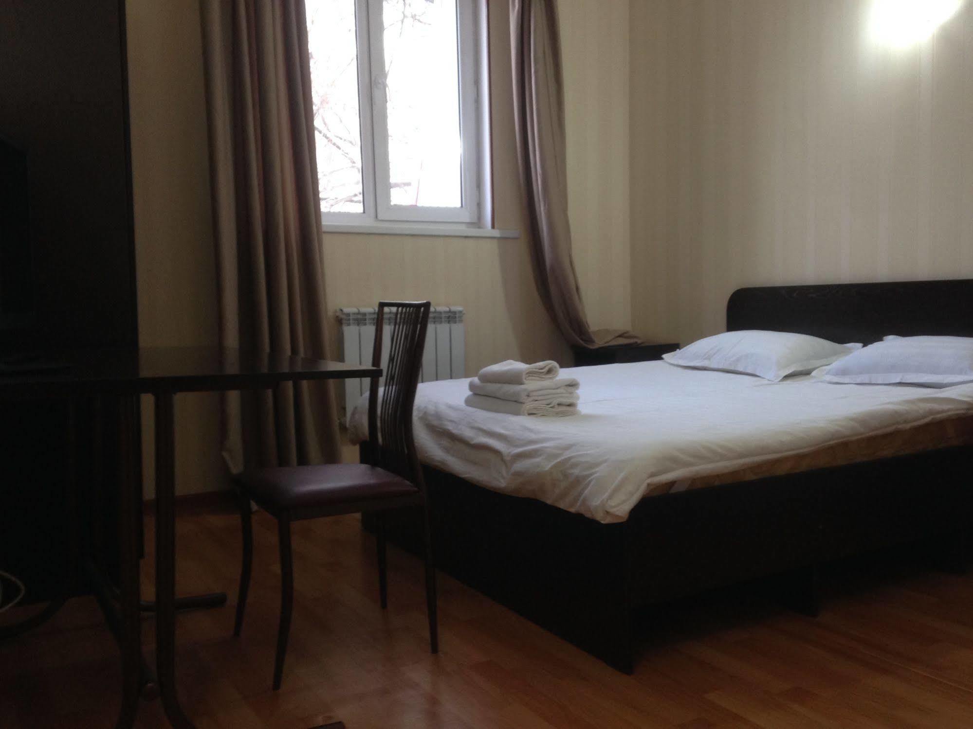Fiveseasons Hostel Almaty Exterior photo