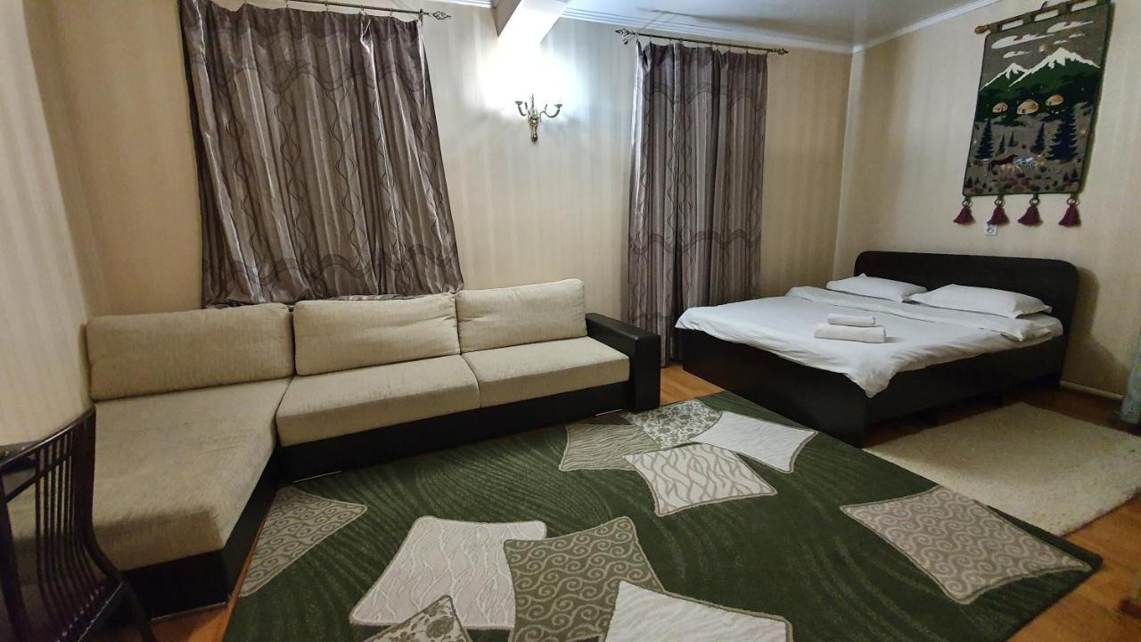 Fiveseasons Hostel Almaty Exterior photo